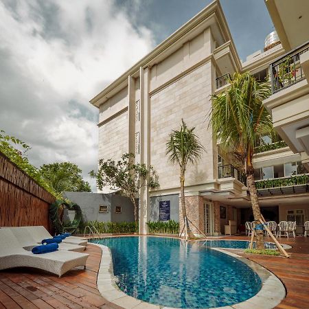 Alron Hotel Kuta Lombok Exterior foto