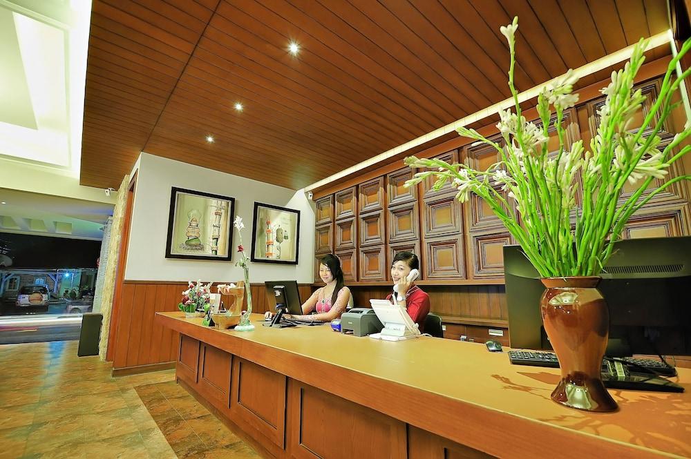 Alron Hotel Kuta Lombok Exterior foto