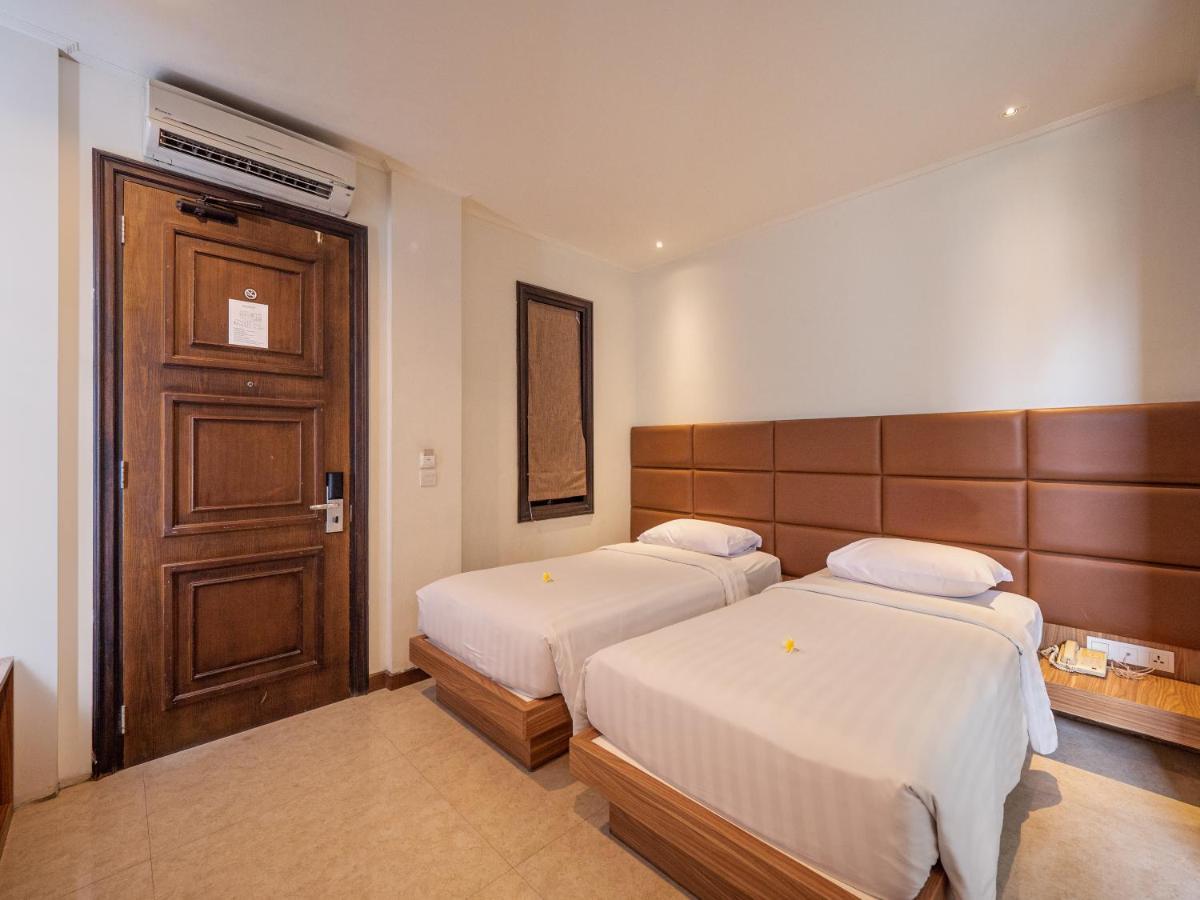 Alron Hotel Kuta Lombok Exterior foto