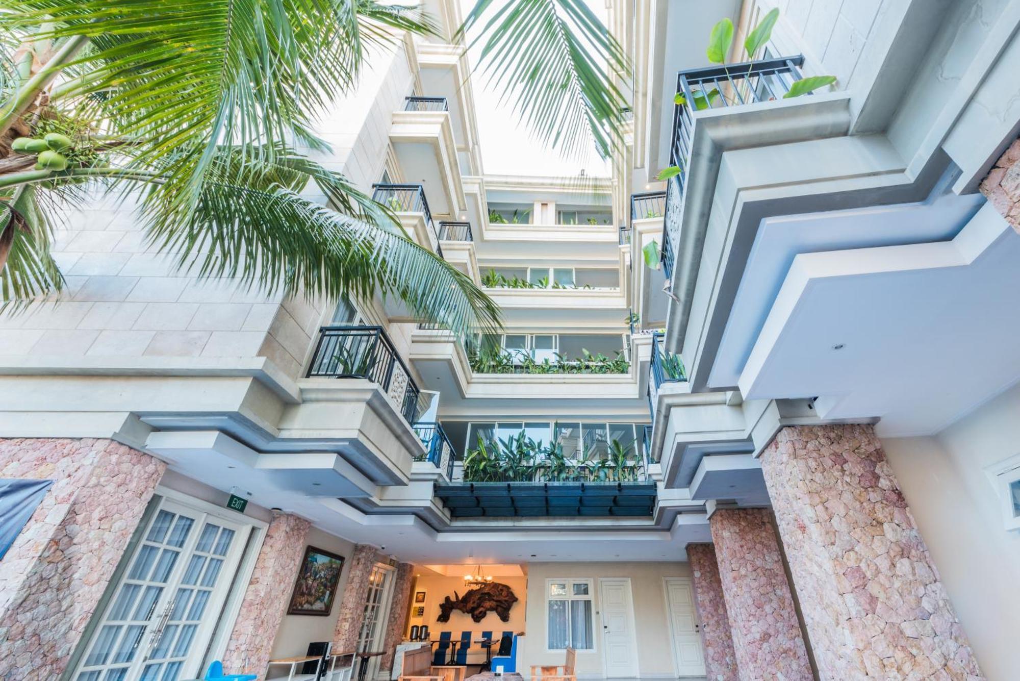 Alron Hotel Kuta Lombok Exterior foto