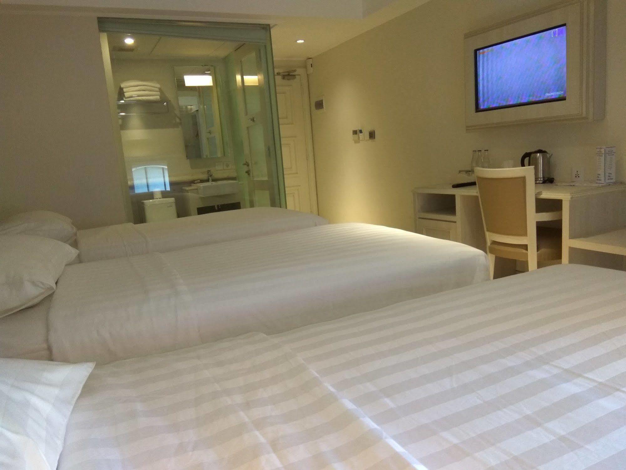 Alron Hotel Kuta Lombok Exterior foto